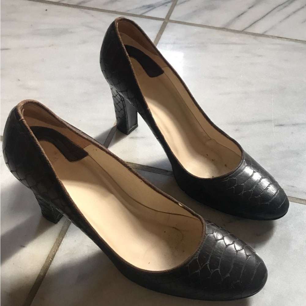 Zara Black Textured Heels